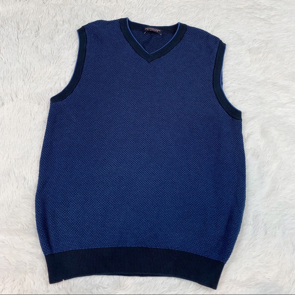 Roundtree & Yorke men's V neck sweater vest